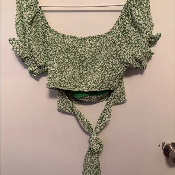 Lush Green Floral Women's Blouse - Picture 3 of 4